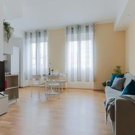 The Best Rent - Bright One-Bedroom Apartment In Corso Vittorio Emanuele II Мілан Екстер'єр фото