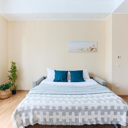 The Best Rent - Bright One-Bedroom Apartment In Corso Vittorio Emanuele II Мілан Екстер'єр фото